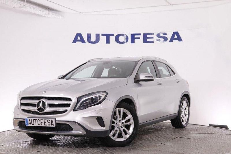 Usado Mercedes GLA200 Style 136 CV (100 kW) 2014 Plata metalizado SUV