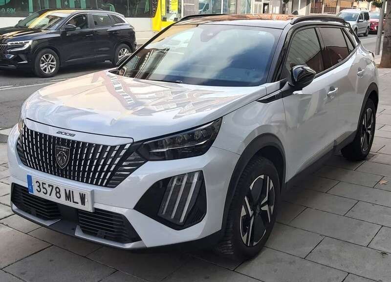 Usado Peugeot 2008 GT 131 CV (96 kW) 2023 Blanco SUV