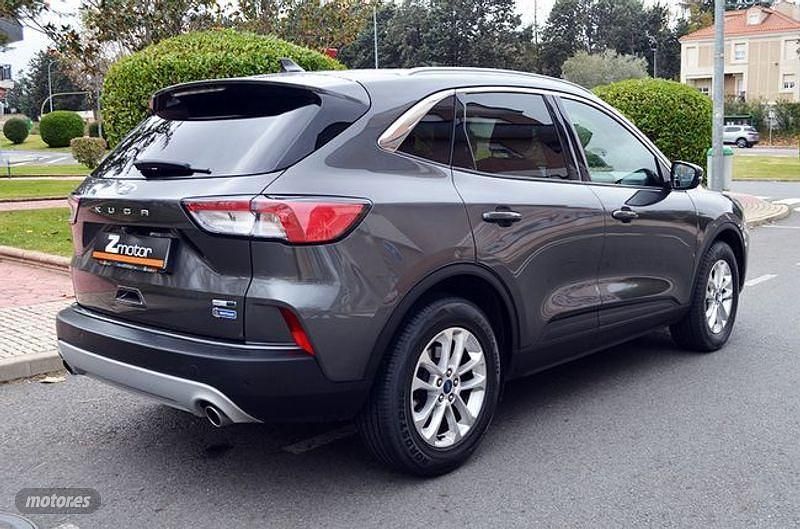 Usado Ford Kuga Titanium 150 CV (110 kW) 2022 Gris SUV