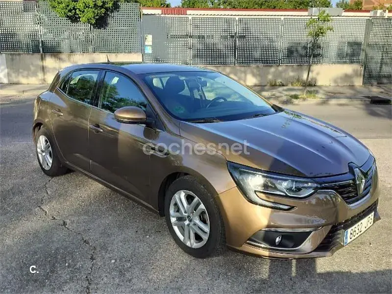 Begagnad Renault Mégane GT Line GT-Line 130 HK (95 kW) 2016 Brun Sedan