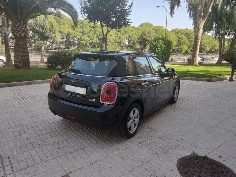 Usado Mini ONE 102 CV (75 kW) 2018 Negro Utilitario