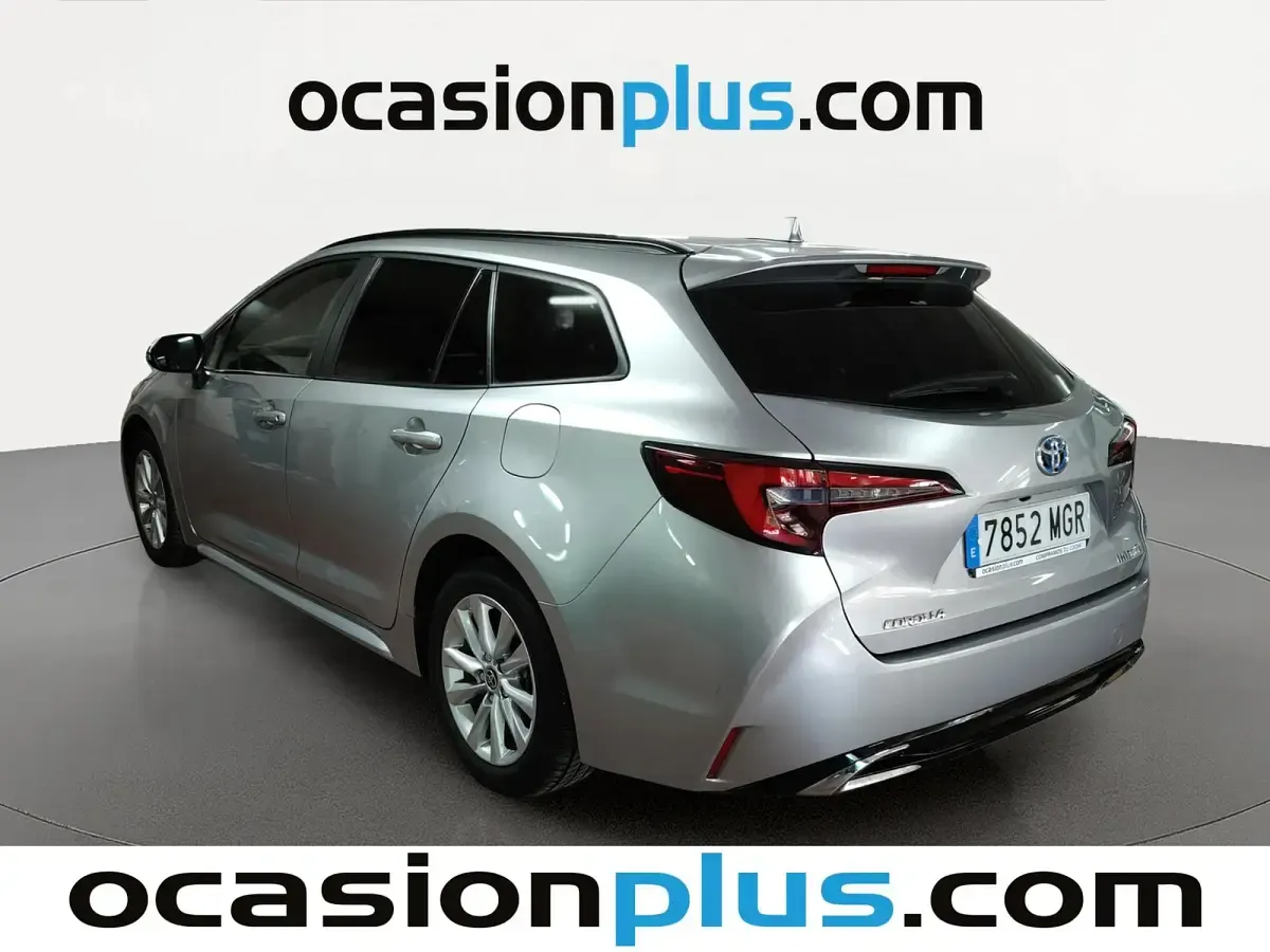 Usado Toyota Corolla Active 140 CV (102 kW) 2023 Gris plata Monovolumen
