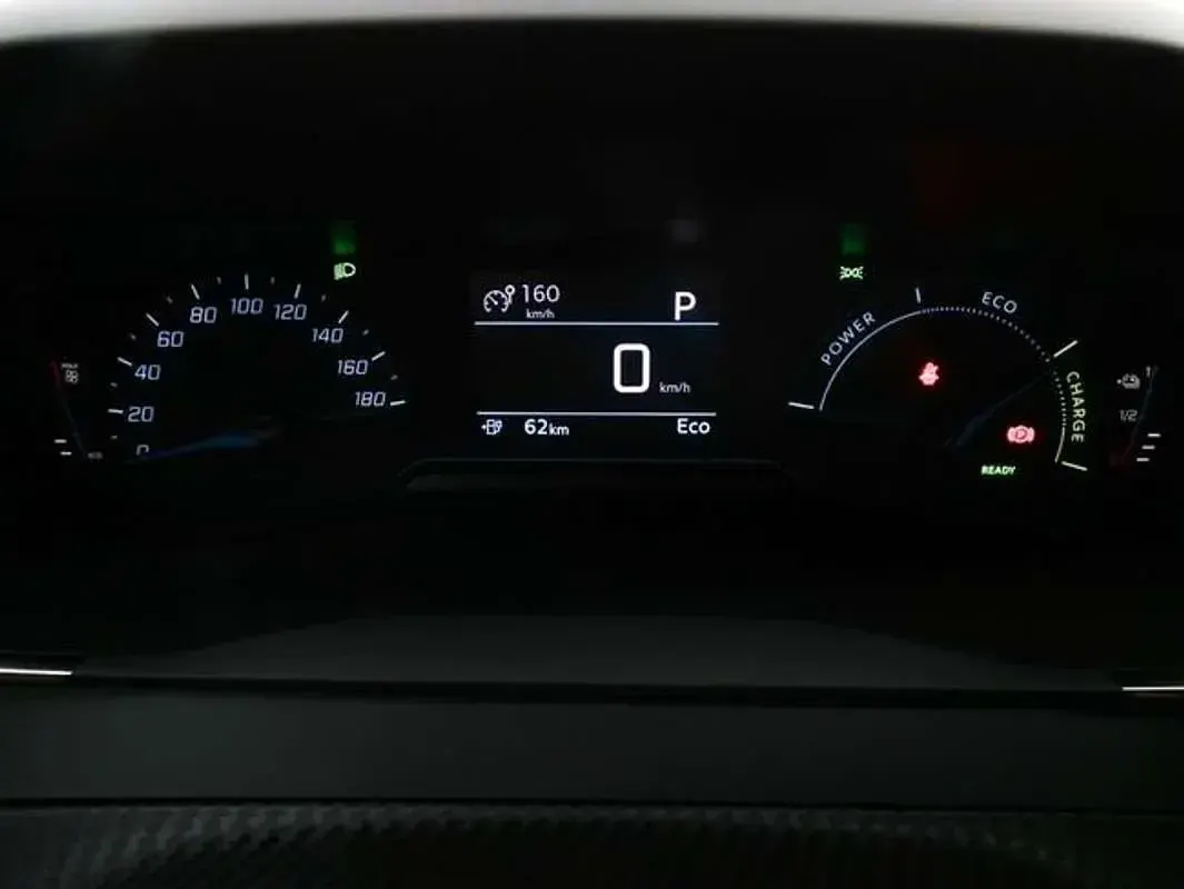 Usado Peugeot e-208 Active 100 kW (136 CV) 2023 Blanco Utilitario