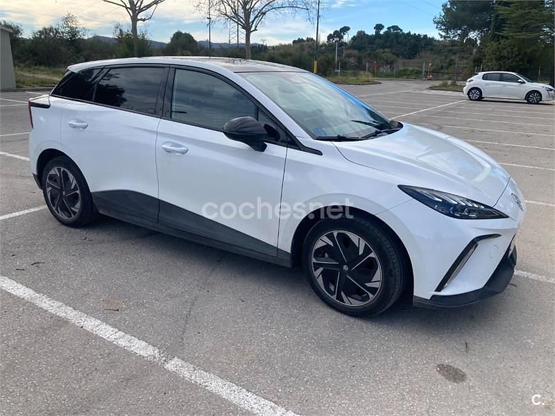 Usado MG MG4 EV Luxury 2023 Eléctrico Utilitario