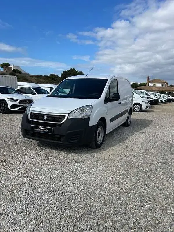 Usado Peugeot TePee Access 75 CV (55 kW) 2018 Blanco Van