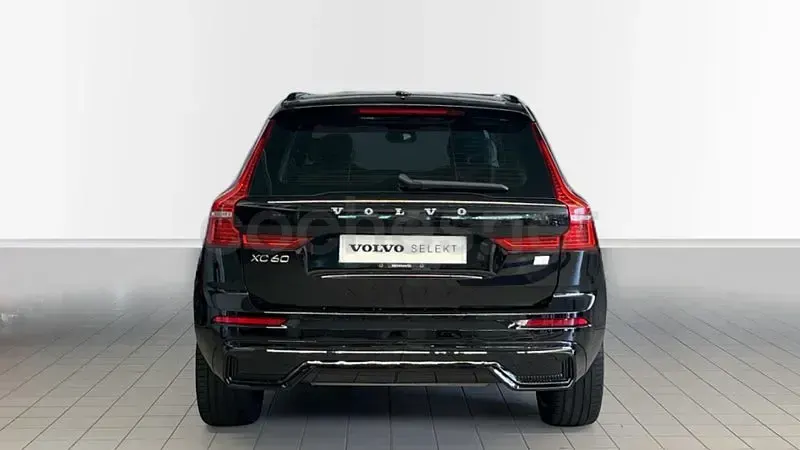 Usado Volvo XC60 R-Design 350 CV (257 kW) 2021 Negro SUV