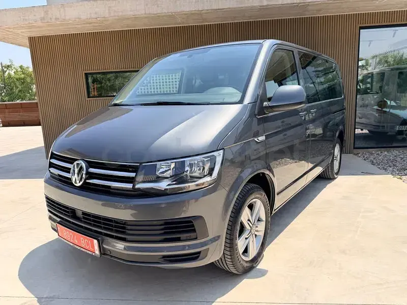Usado VW Multivan 150 CV (110 kW) 2020 Gris / plata Monovolumen