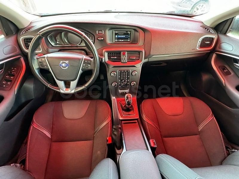 Usado Volvo V40 Momentum 115 CV (84 kW) 2015 Negro Berlina