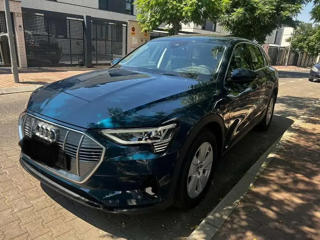 Usado Audi e-tron S-Line 300 kW (408 CV) 2021 Azul SUV