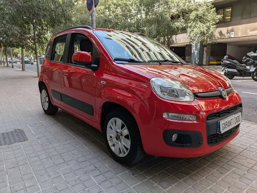 Usado Fiat Panda Lounge 69 CV (50 kW) 2017 Rojo Utilitario