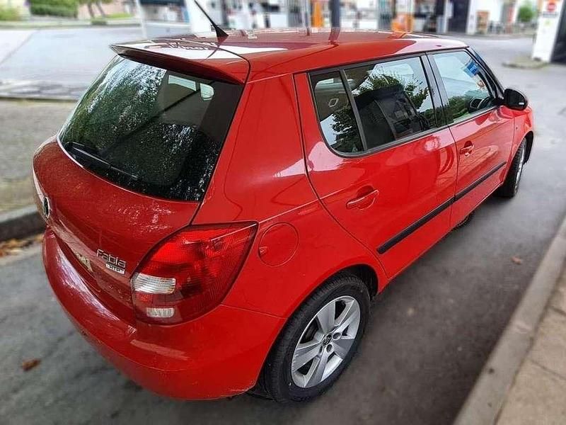 Usado Skoda Fabia 60 HP (44 kW) 2010 Vermelho Citadino