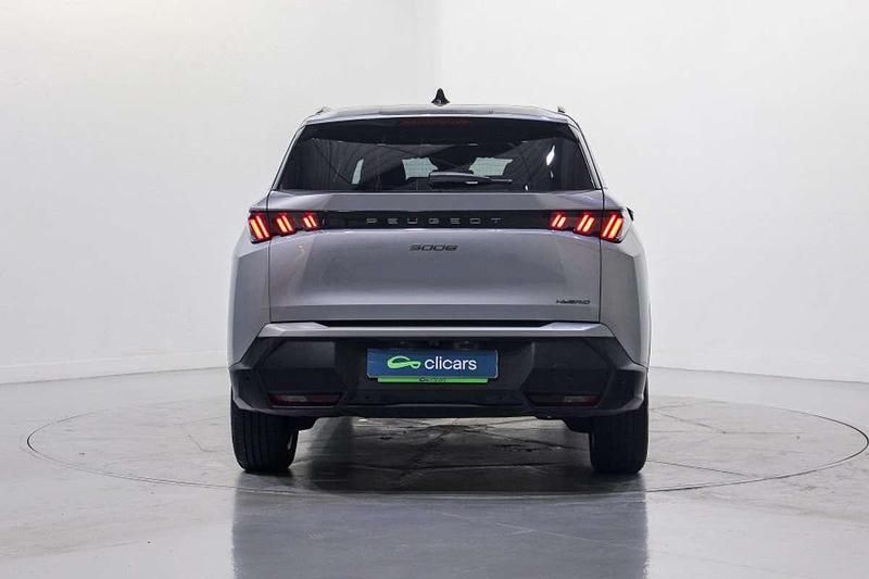 Usado Peugeot 5008 Allure 136 CV (100 kW) 2025 Plateado SUV