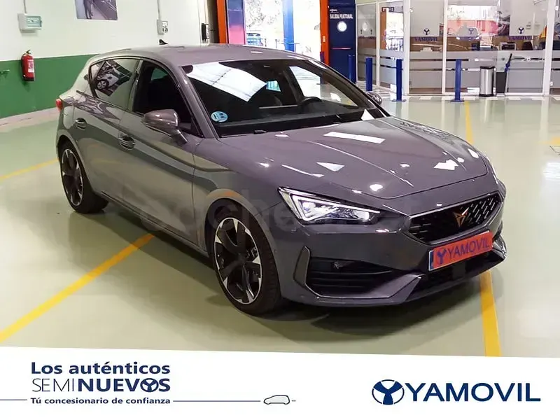 Usado Cupra Leon 150 CV (110 kW) 2024 Gris / plata Berlina