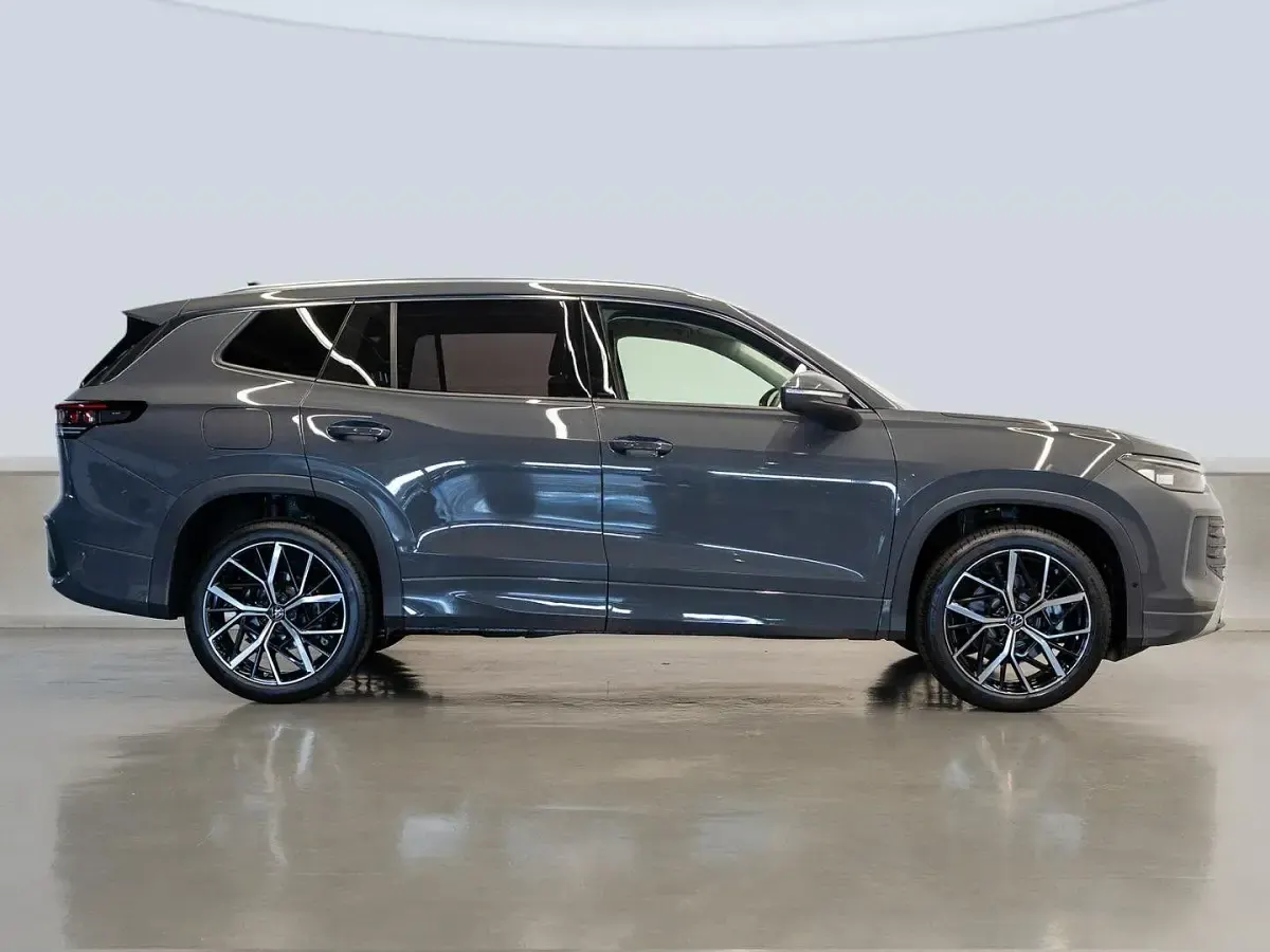Usado VW Tayron 150 CV (110 kW) 2025 Gris SUV