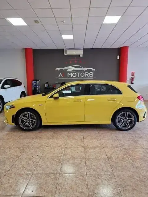 Usado Mercedes A250 224 CV (164 kW) 2020 Amarillo