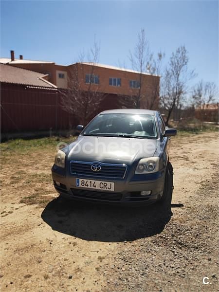 Usado Toyota Avensis Executive 116 CV (85 kW) 2004 Gris / plata Berlina