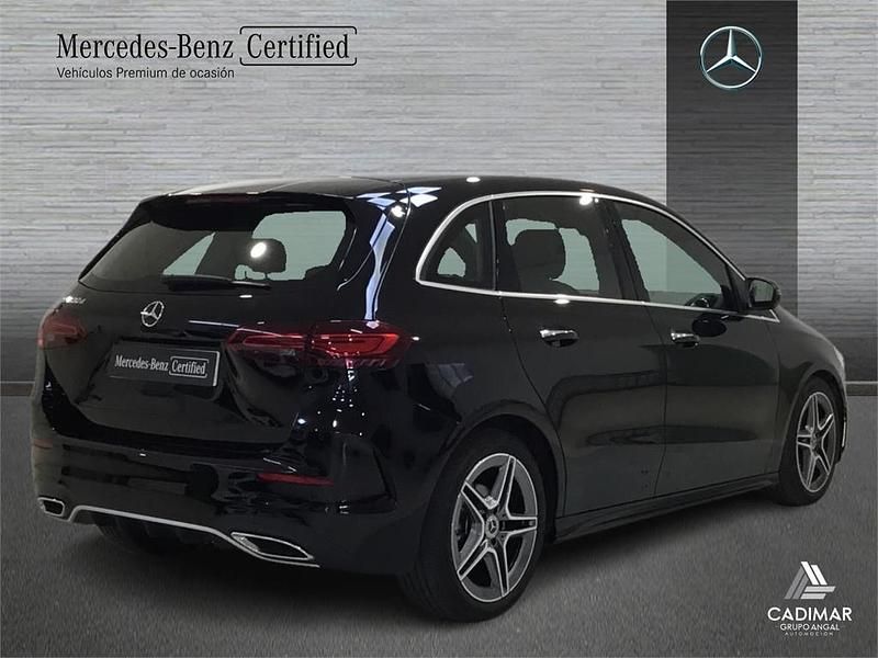 Usado Mercedes B200 AMG line 150 CV (110 kW) 2024 Negro Monovolumen