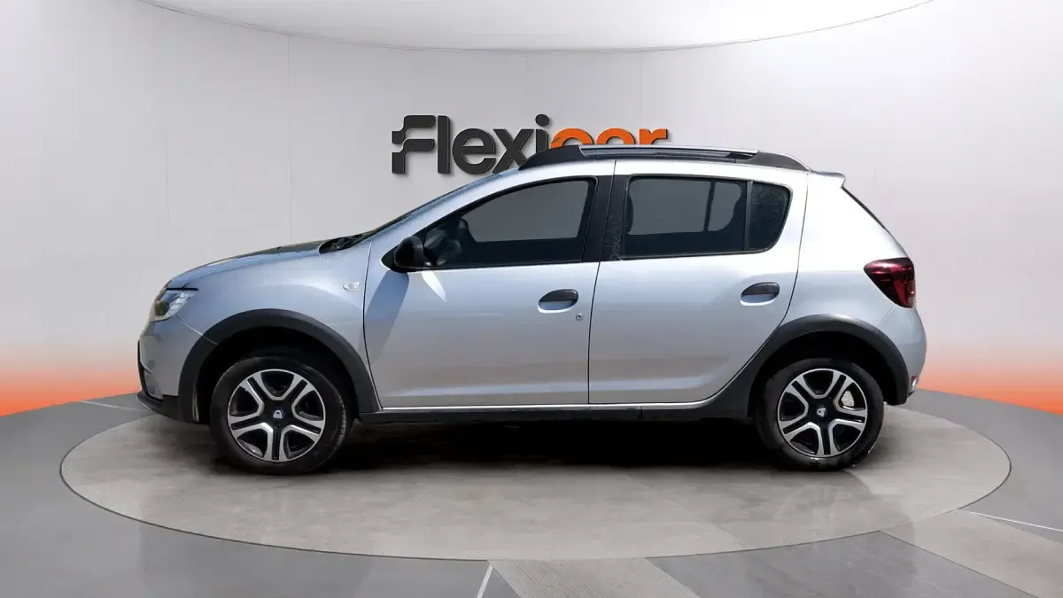 Usado Dacia Sandero Comfort 95 CV (69 kW) 2020 Gris Berlina
