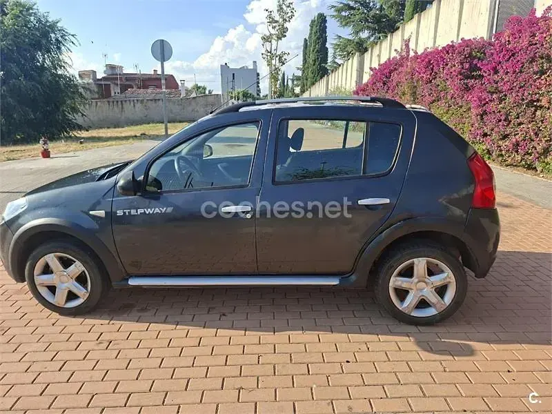 Usado Dacia Sandero Stepway 85 CV (62 kW) 2012 Gris / plata Berlina