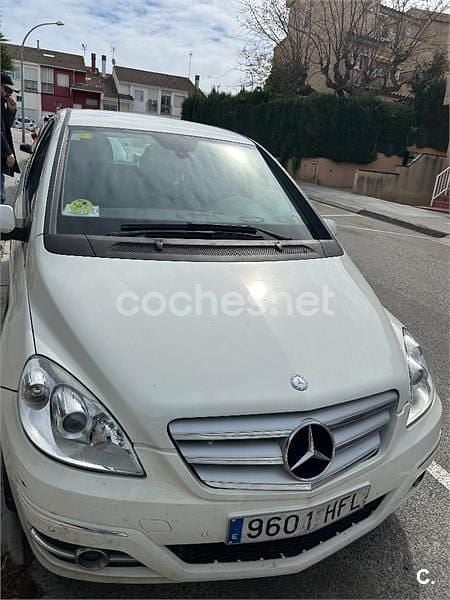 Usado Mercedes B200 140 CV (102 kW) 2011 Blanco Monovolumen