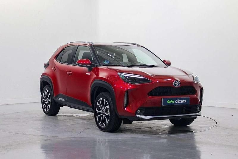Usado Toyota Yaris Cross Connect Style 91 CV (66 kW) 2023 Rojo SUV