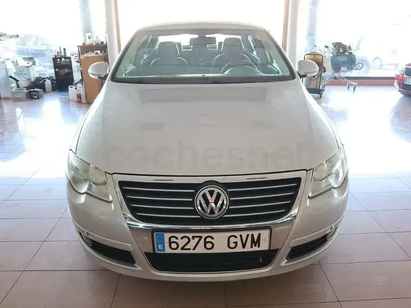 Usado VW Passat Edition 140 CV (102 kW) 2010 Gris / plata Berlina