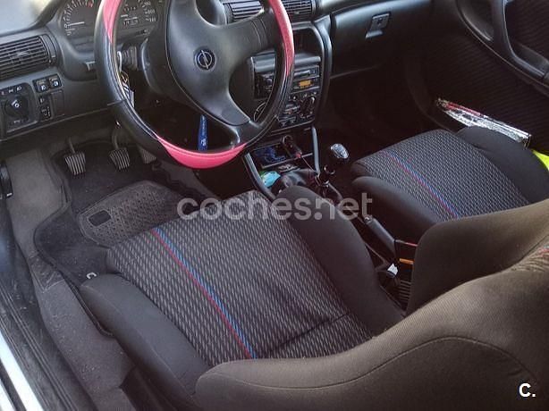 Usado Opel Astra 115 CV (84 kW) 1992 Blanco Berlina