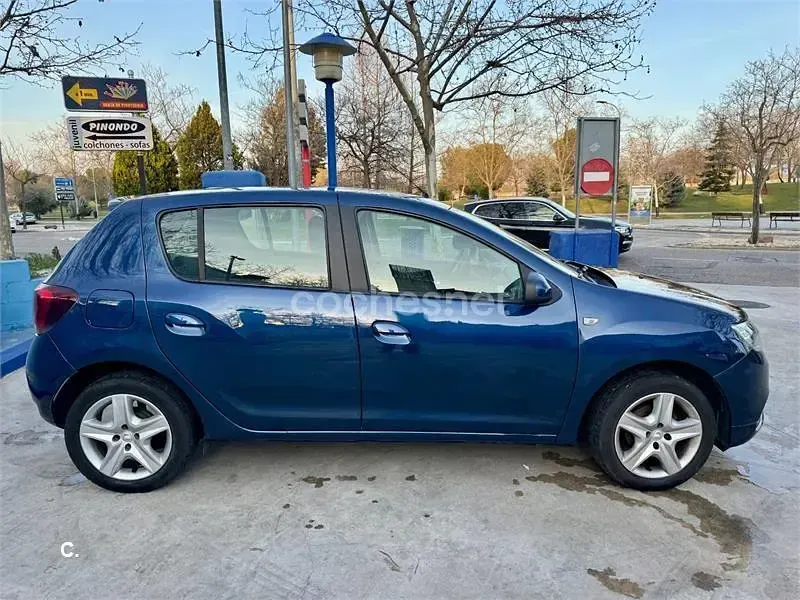 Usado Dacia Sandero Essentiel 73 CV (53 kW) 2019 Azul Berlina