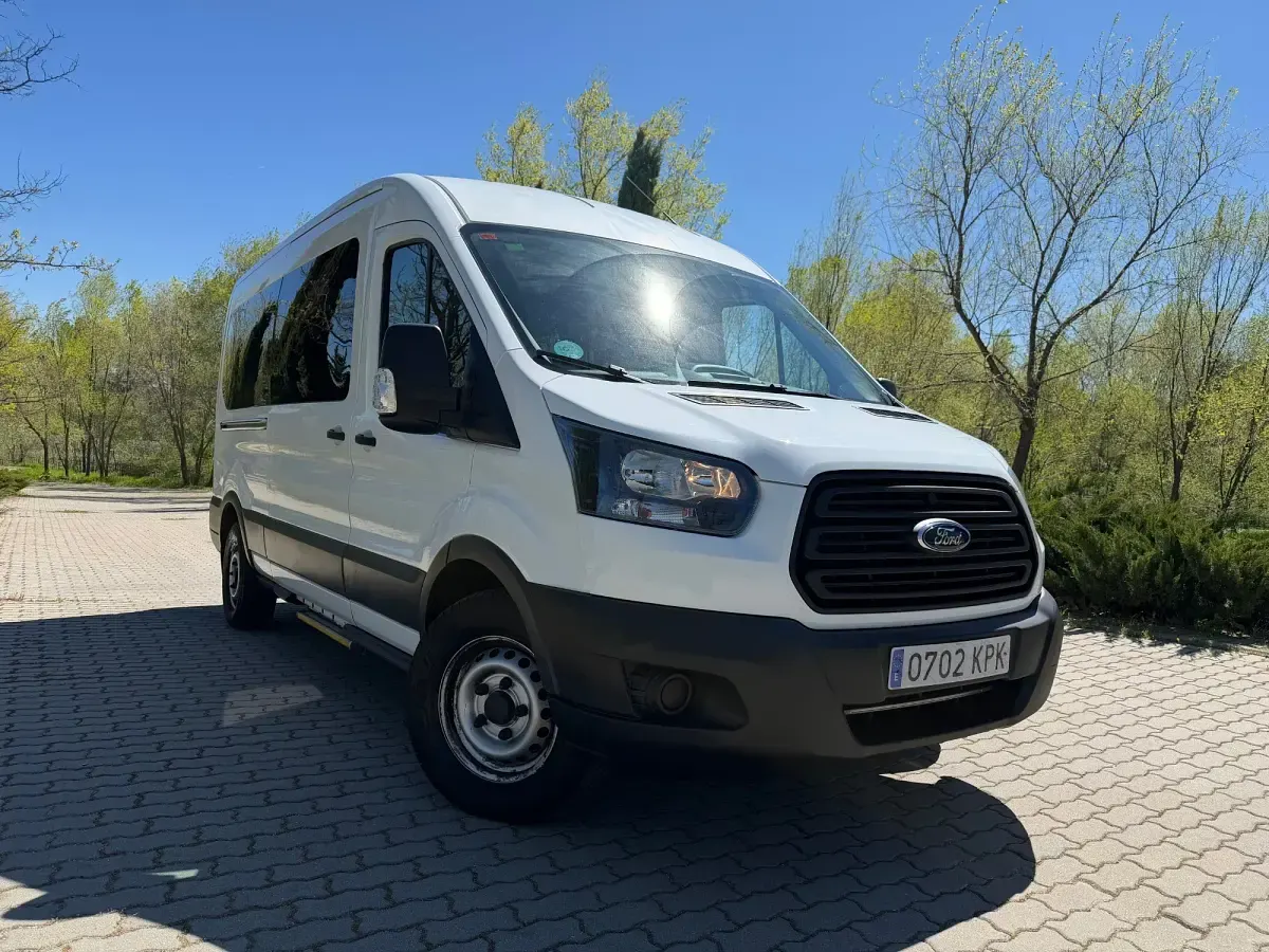 Usado Ford Transit Ambiente 130 CV (95 kW) 2018 Blanco Familiar