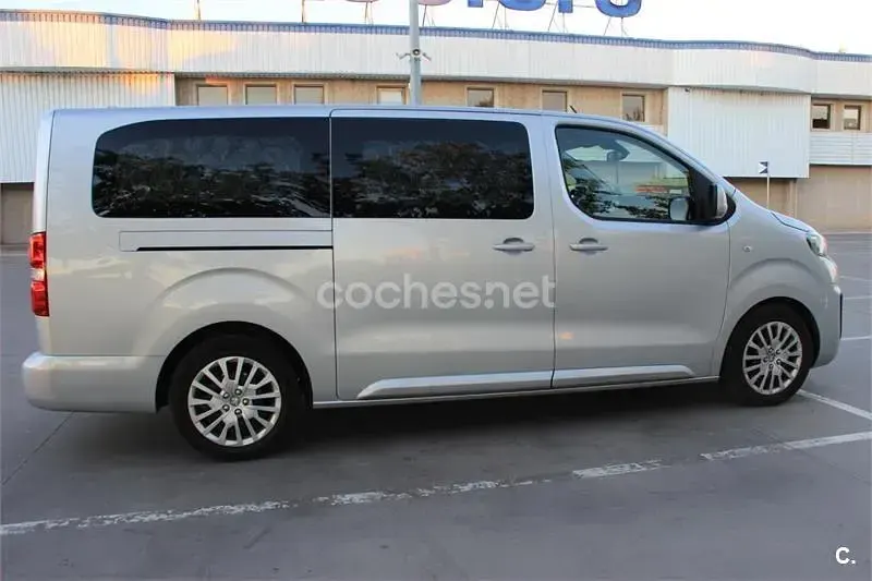 Usado Peugeot Traveller Business-Line 180 CV (132 kW) 2019 Gris / plata Monovolumen