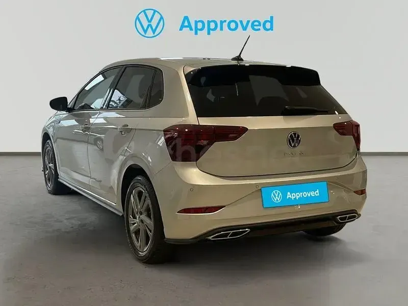 Usado VW Polo R-line 116 CV (85 kW) 2024 Gris / plata Berlina