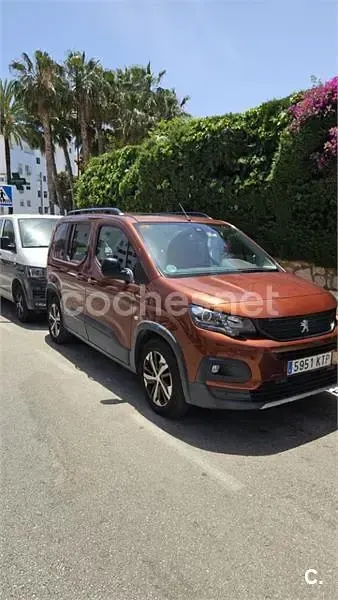 Usado Peugeot Rifter Allure 130 CV (95 kW) 2019 Granate Monovolumen