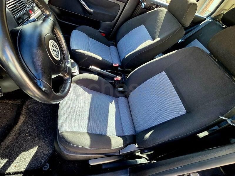 Usado VW Golf IV 100 CV (73 kW) 2003 Negro Berlina