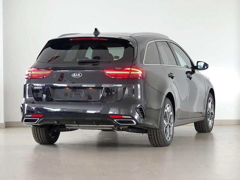 Usado Kia Ceed 141 CV (103 kW) 2022 Negro Utilitario