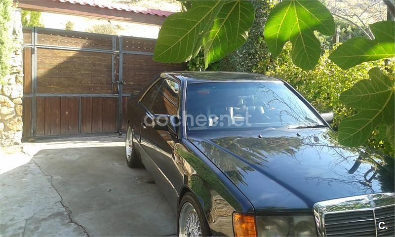 Usado Mercedes E300 220 CV (161 kW) 1992 Negro Descapotable