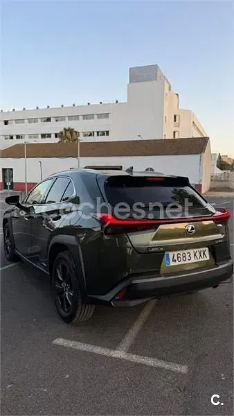 Usado Lexus UX Business Edition 184 CV (135 kW) 2019 Verde SUV