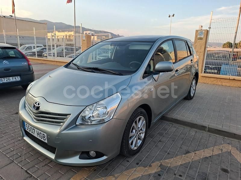 Gris / plata Usado 2012 Toyota Verso Live Monovolumen | 8499 € (Precio justo) - Imagen 1/4