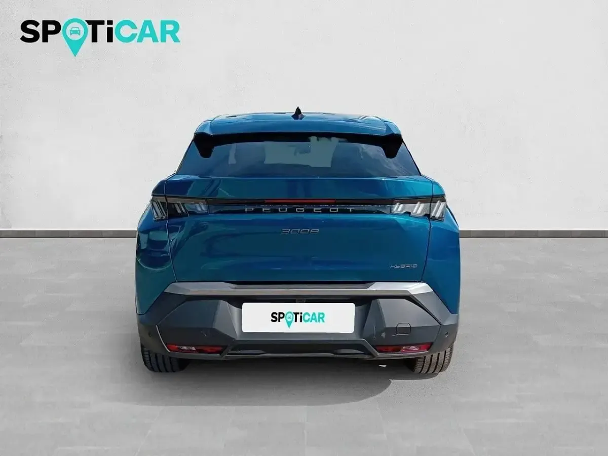 Usado Peugeot 3008 Allure 136 CV (100 kW) 2024 Verde SUV