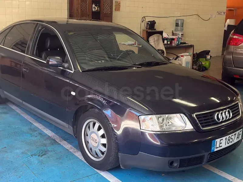 Usado Audi A6 150 CV (110 kW) 1999 Azul Berlina