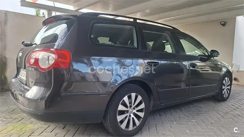 Usado VW Passat Advance 110 CV (80 kW) 2010 Marrón Familiar