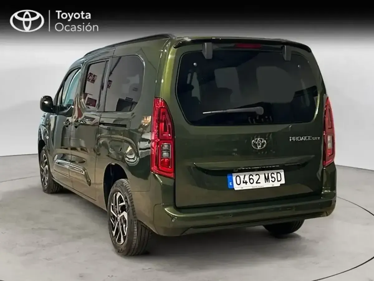 Usado Toyota Proace City Active 130 CV (95 kW) 2024 Verde Monovolumen