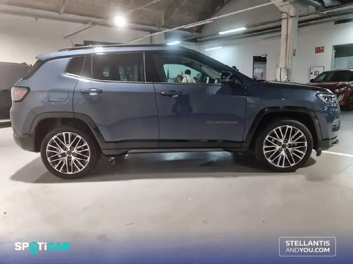 Käytetty Jeep Compass 145 HP (106 kW) 2025 Sininen Katumaasturi