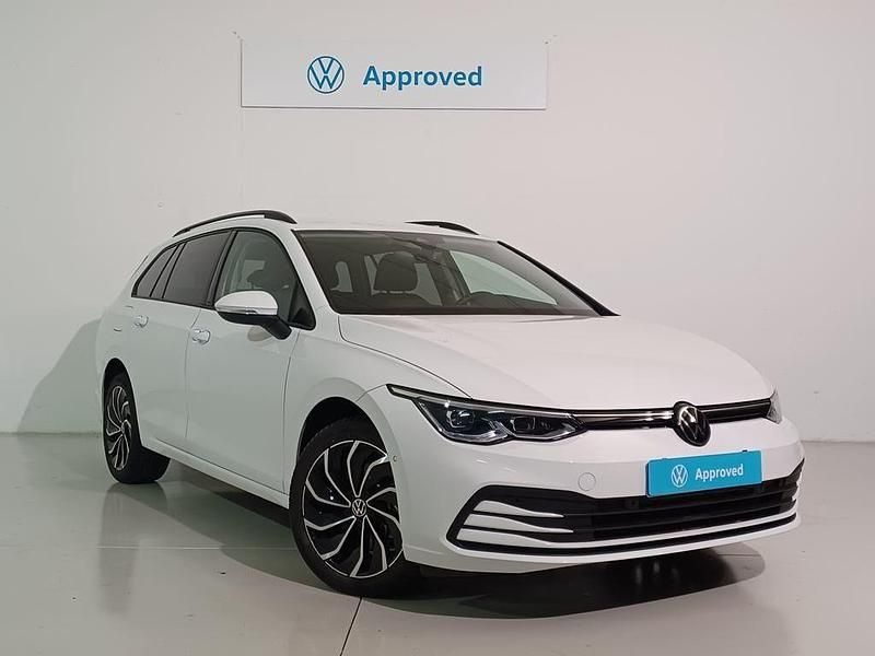 Usado VW Golf VIII Life 115 CV (84 kW) 2024 Blanco Familiar