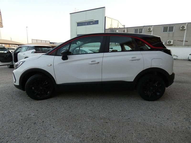Usado Opel Crossland GS Line 110 CV (80 kW) 2021 Blanco / negro SUV