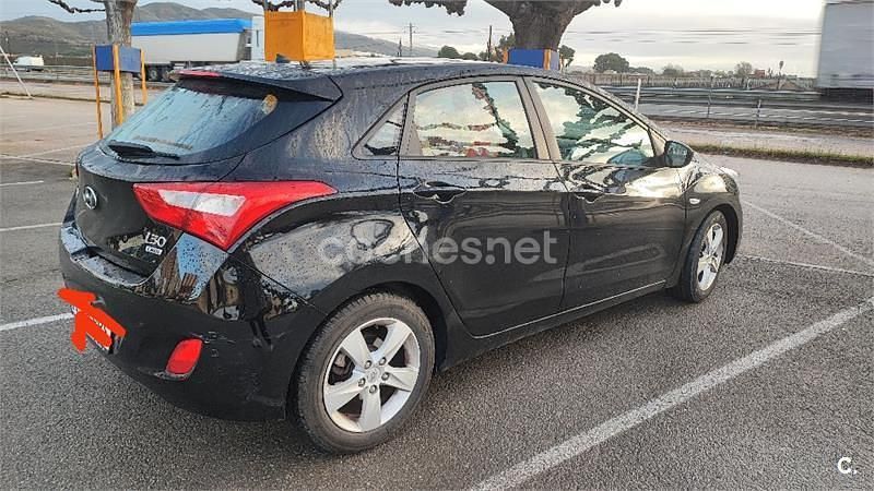 Usado Hyundai i30 90 CV (66 kW) 2013 Negro Berlina