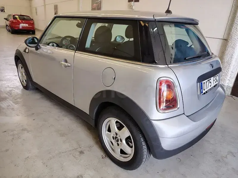 Usado Mini ONE 95 CV (69 kW) 2007 Gris / plata Utilitario