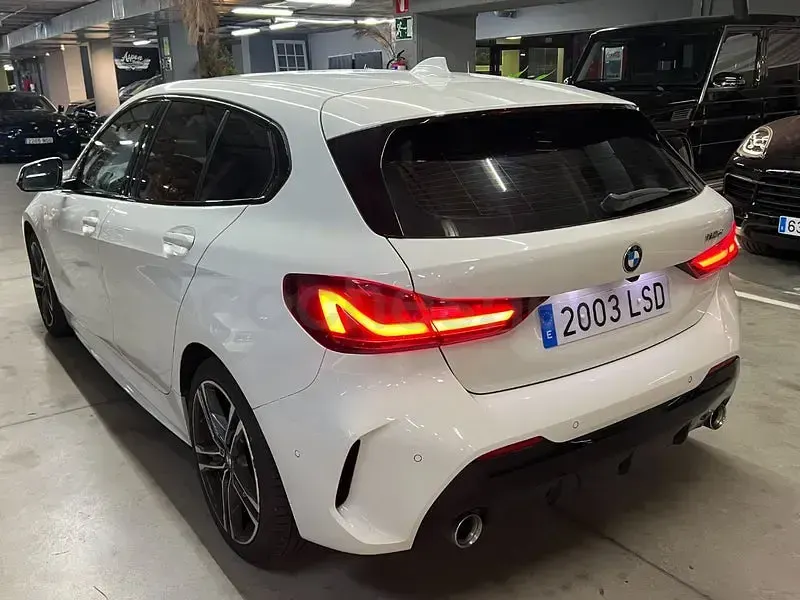 Usado BMW 118 150 CV (110 kW) 2021 Blanco Berlina
