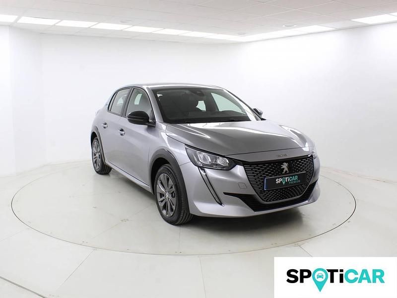 Usado Peugeot e-208 Active 100 kW (136 CV) 2023 Gris Utilitario
