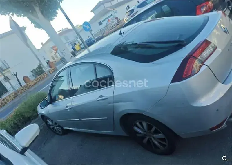 Usado Renault Laguna III Dynamique 130 CV (95 kW) 2011 Blanco Berlina