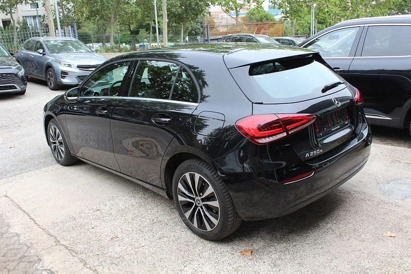 Usado Mercedes A250 219 CV (161 kW) 2021 Negro Berlina
